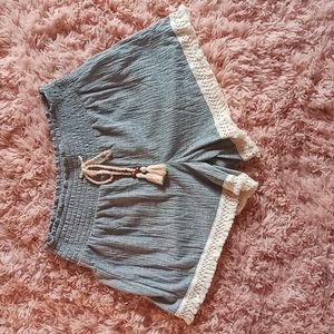 🍄Grey high waist flowy shorts🌼 size M 7-8